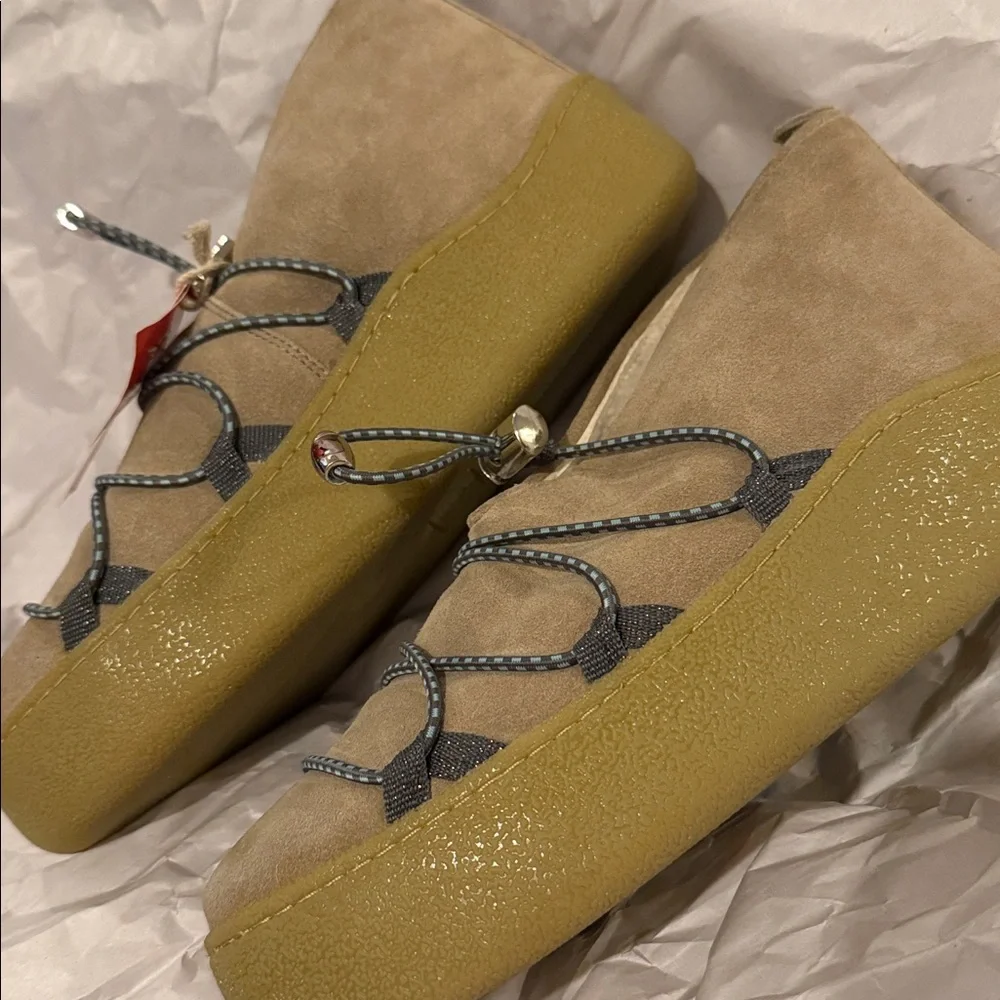 FREE PEOPLE SNOWDROP MICRO MUKLUK BOOTIES with Genuine Shearling NWT sz 8 - Picture 3 of 7
